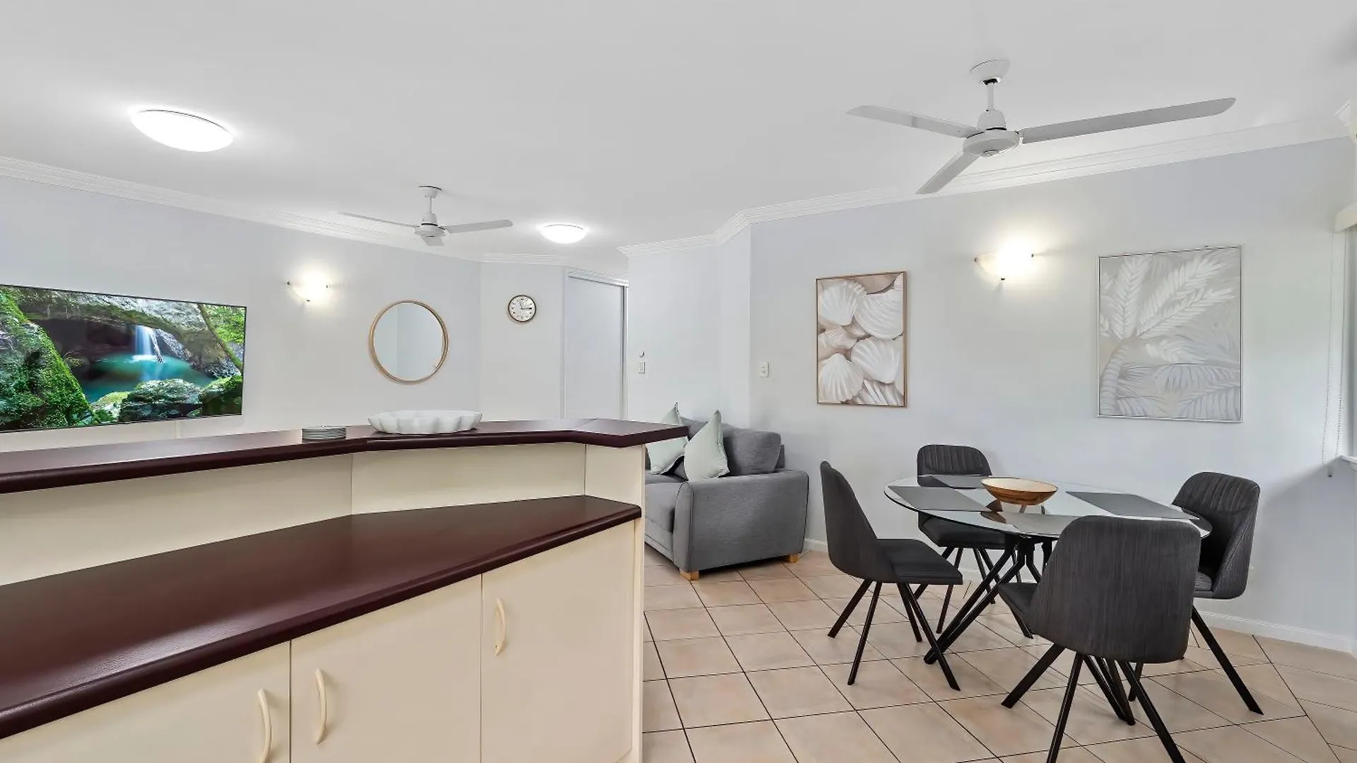 Oliva St 2 Bedroom Palm Cove Apartment