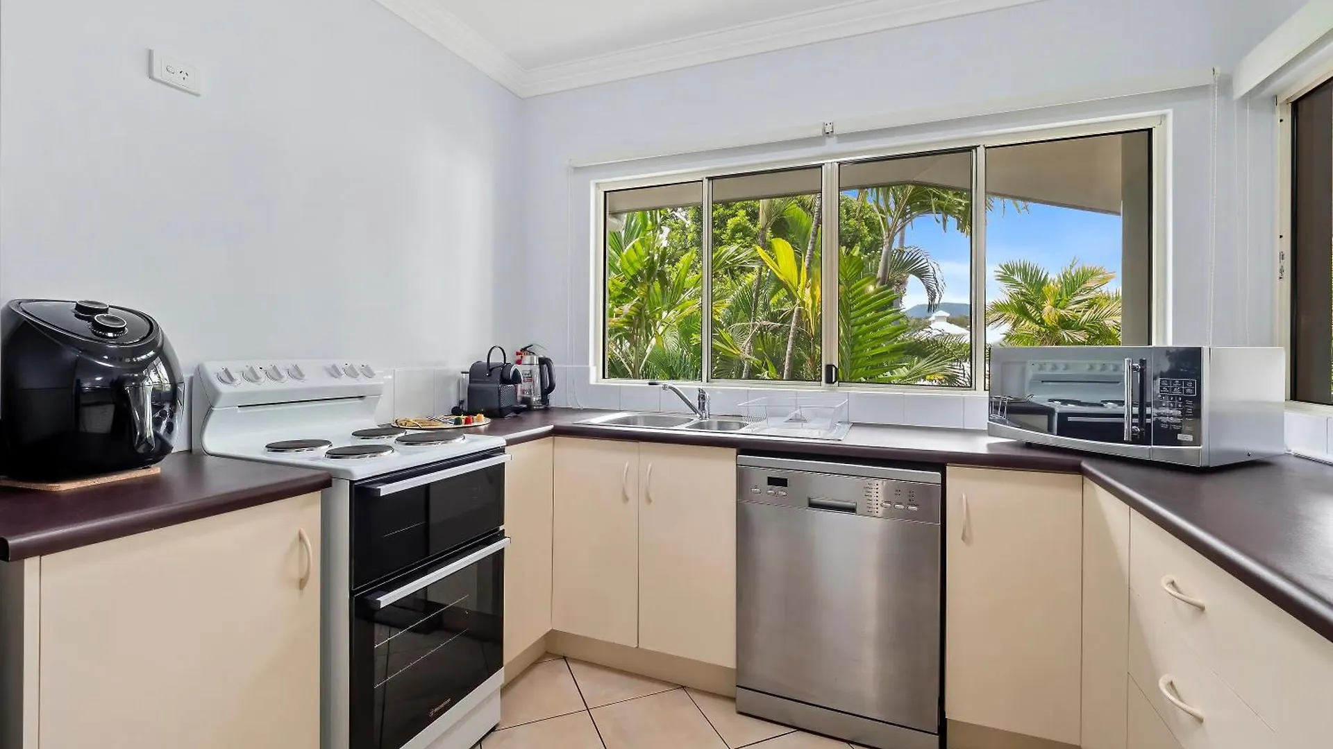 Oliva St 2 Bedroom Palm Cove Apartment Australië