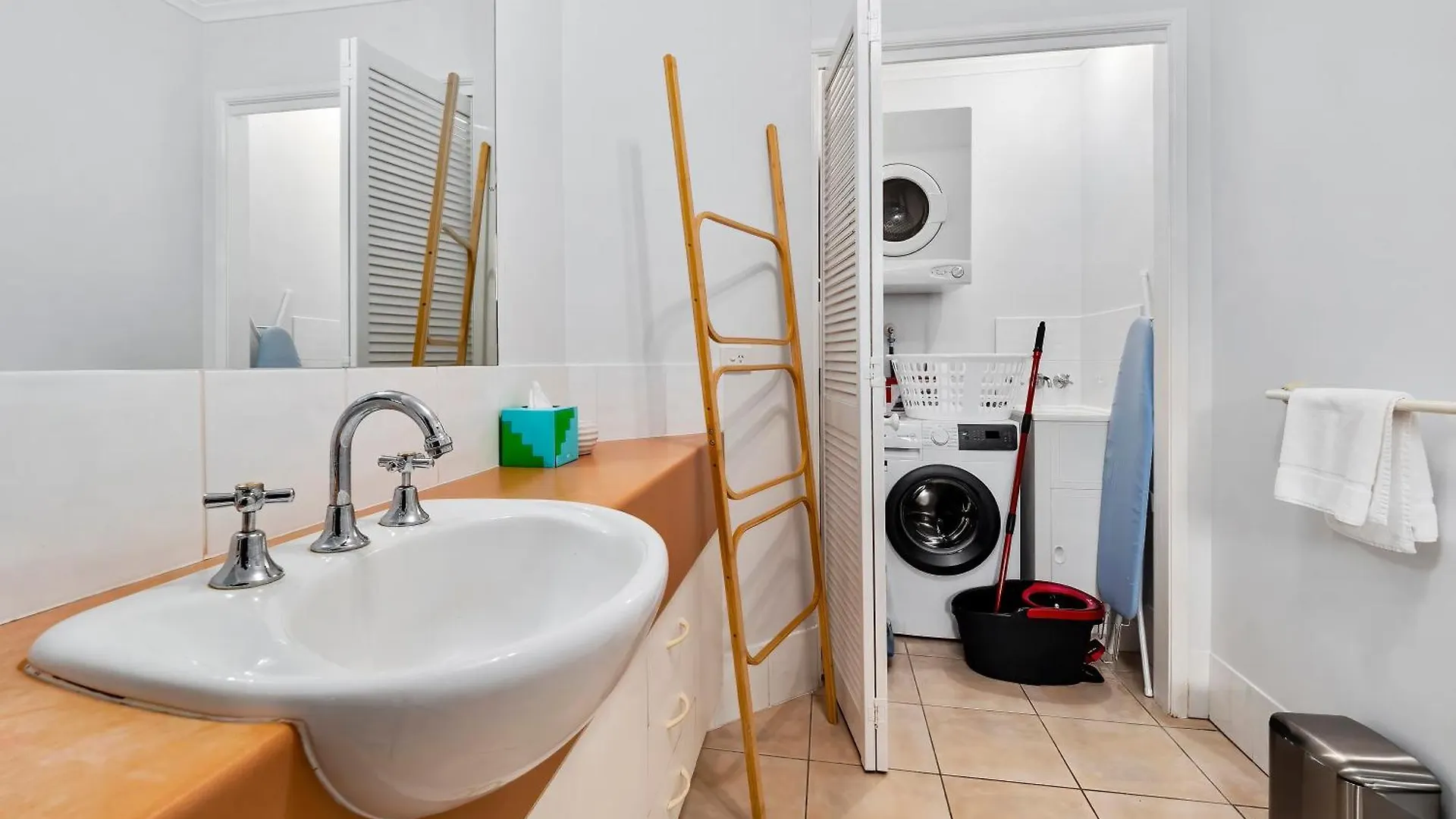 Oliva St 2 Bedroom Palm Cove Apartment