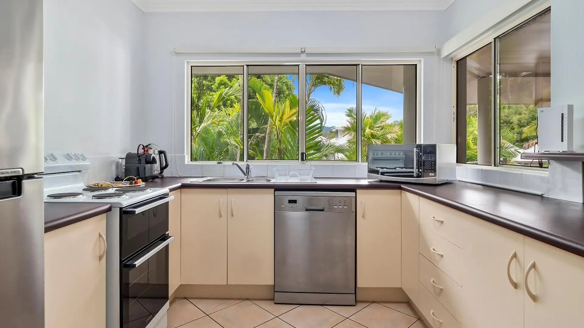 Oliva St 2 Bedroom Palm Cove Apartment