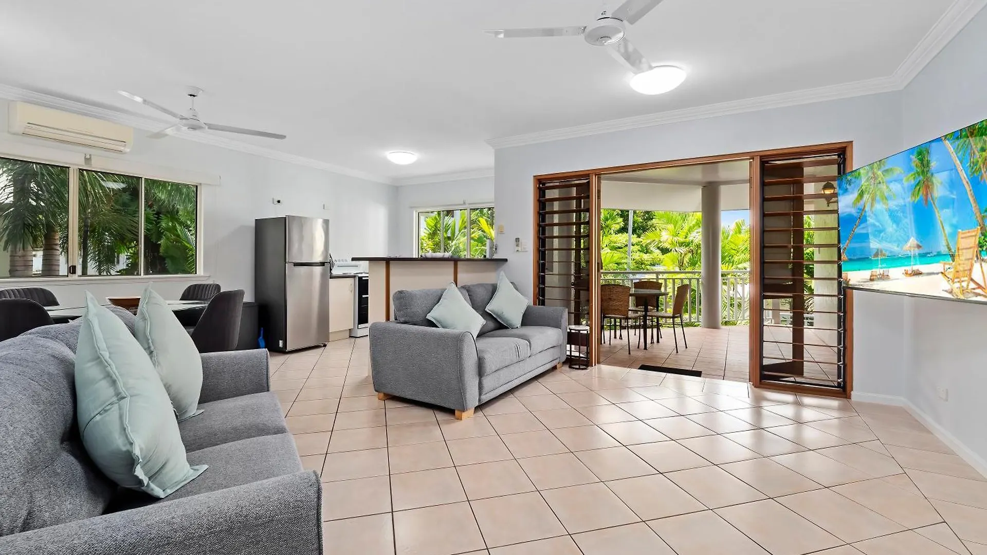 Oliva St 2 Bedroom Palm Cove Apartment