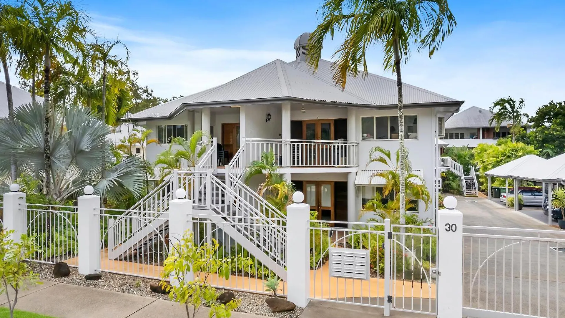 Oliva St 2 Bedroom Palm Cove Apartment